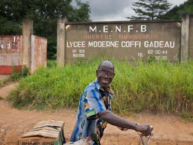 La relación entre una madre y su hijo, las miradas cómplices de unos niños y la esencia isleña de Gorée, ganadoras del I Concurso Fotográfico ‘Objetivo África’