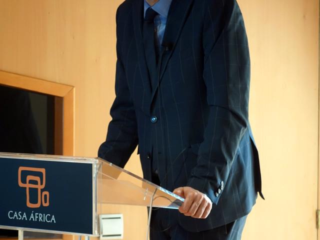 1123_encbibliot05.jpg