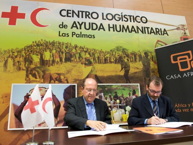 El papel de Canarias como plataforma solidaria con África, reforzado por un convenio de Cruz Roja y Casa África