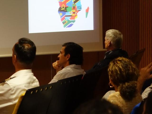 La Armada española construye capacidades y comunicación en el Golfo de Guinea