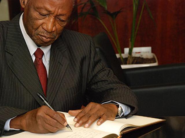 El historiador Djibril Tamsir Niane visita Casa África
