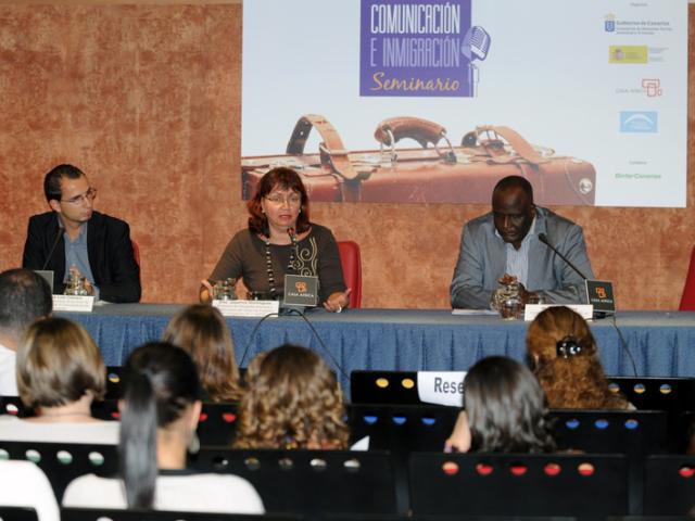 Periodistas y sociedad civil debaten sobre el tratamiento de la inmigración en los medios de comunicación