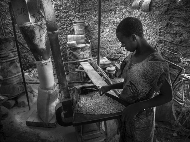Objetivo África premia trabajos sobre el uso eficiente de los recursos y el valor de la comunidad en el desarrollo social y económico