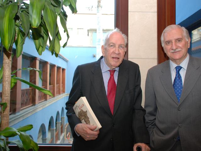 Carlos Robles Piquer presentó su libro 'Europa y el drama de África' en Casa África