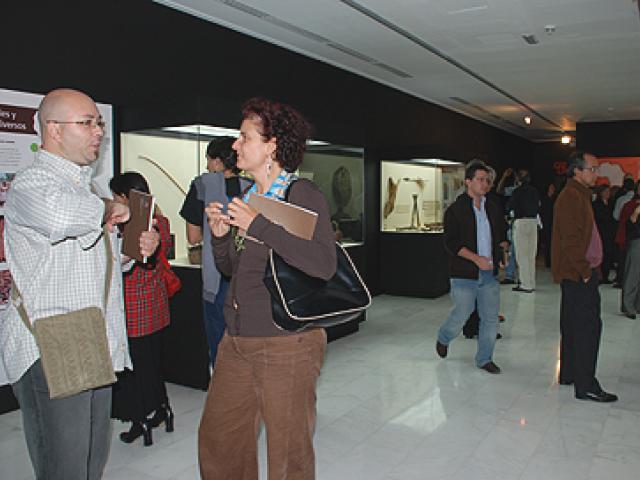 Casa África inaugura la exposición 'El Arte de Vivir: los últimos indígenas'