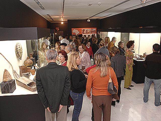 Casa África inaugura la exposición 'El Arte de Vivir: los últimos indígenas'