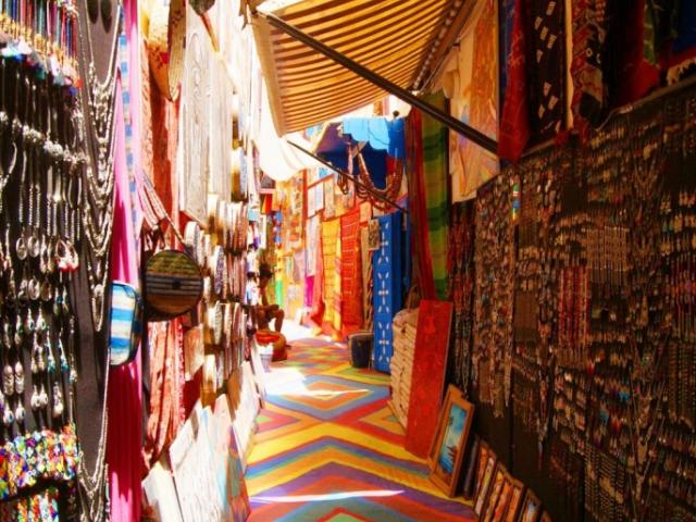 Calle del comercio en Fez