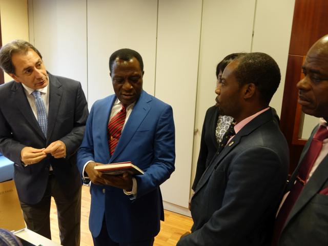 El Rector de la Universidad Nacional de Guinea Ecuatorial, en Casa África