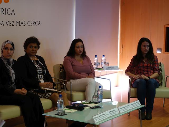 Mesa Redonda – Mujer y Ciencia