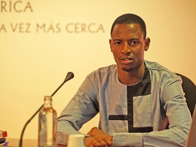 Adama Aw durante la charla