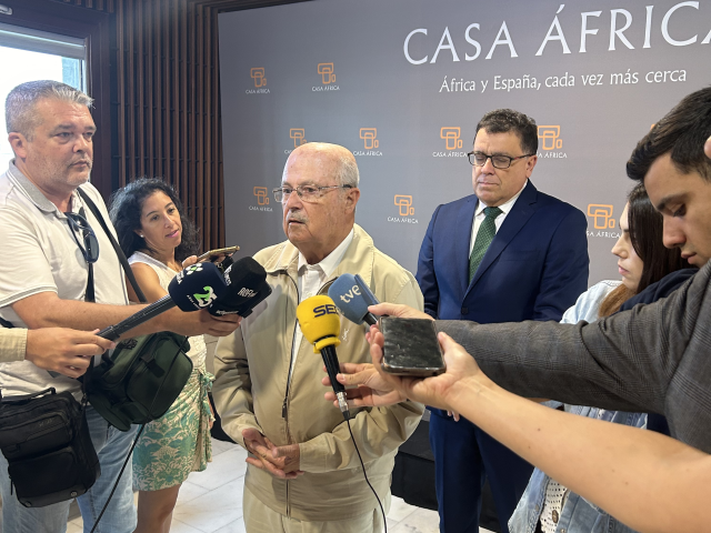 Atendiendo a los medios