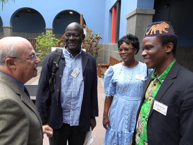 Compartiendo en el patio de Casa África antes del III Encuentro de Hispanistas África-España