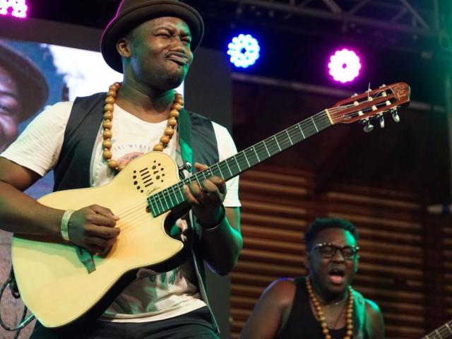 FRA! y Kyekyeku & Ghanalogue Highlife, los grupos musicales ganadores del Ghana Vis a Vis, girarán este verano por España