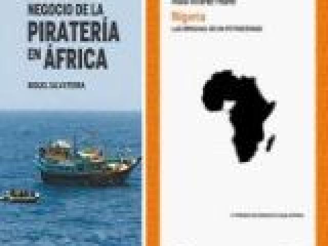 Firma de las publicaciones de Casa África en la Feria del Libro de Madrid
