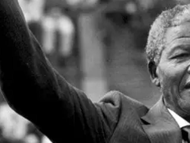 El Club de Lectura Antonio Lozano de Casa África lee el libro «Sudáfrica y el camino a la libertad. Del apartheid a la democracia», de Enrique Ojeda