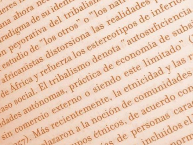 El Club de Lectura Antonio Lozano de Casa África lee el libro «La tela negra», de Bernard Dadié