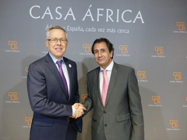 El gerente de la empresa estadounidense DigitalTown visita Casa África