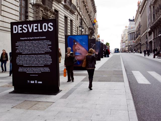 La mujer africana, protagonista de una exposición fotográfica al aire libre y en formato gigante en la calle Alcalá