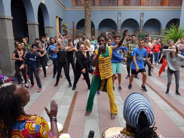 Casa África inaugura la exposición «Enseñar África»
