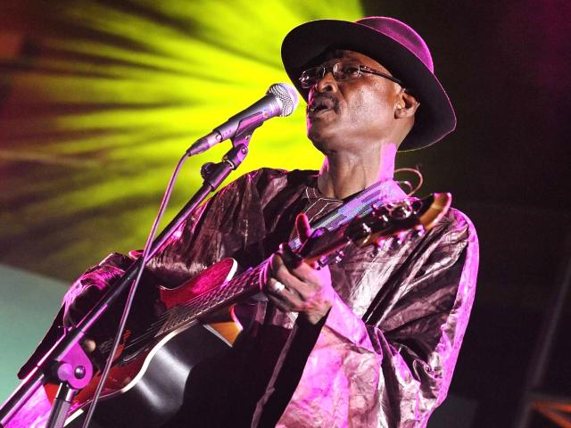 El maliense Afel Bocoum estrena la primera 'Noche de Ramadán' con un concierto vibrante