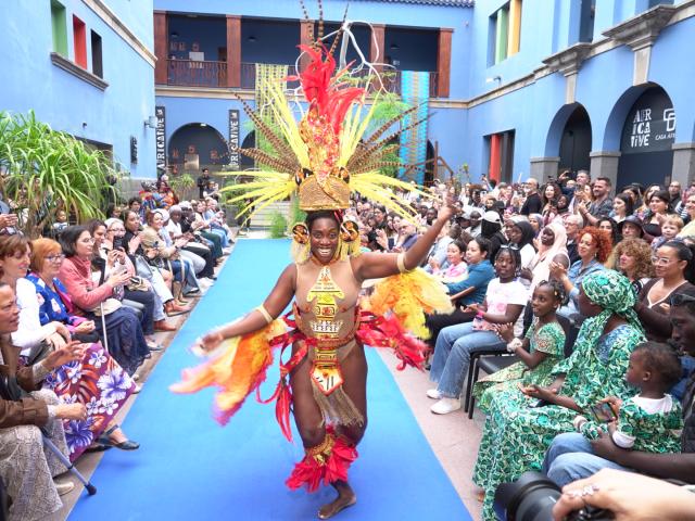 Casa África arranca con lleno de público las actividades de #ÁfricaVive con la pasarela de moda y el Market Place