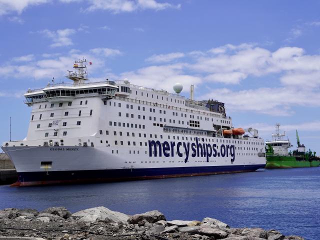 El buque hospital Global Mercy™ regresa al Puerto de Granadilla después de su primera misión humanitaria