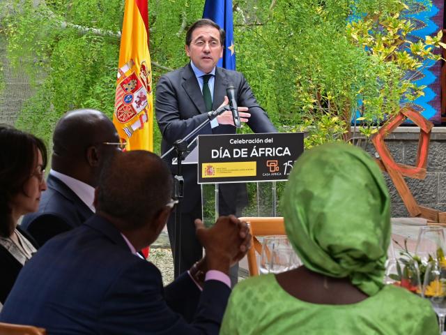 El ministro de Asuntos Exteriores, Unión Europea y Cooperación, José Manuel Albares, celebra el Día de África en Casa África con los embajadores africanos