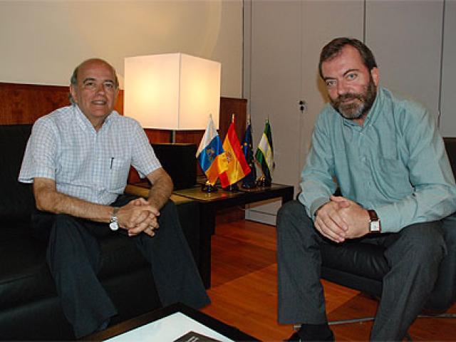 El director general de Casa África recibe al presidente de la Coordinadora Canaria de ONGD
